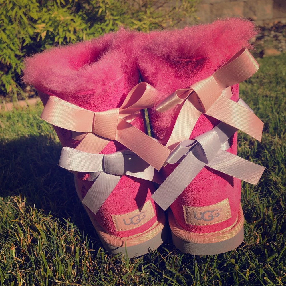 SOLD!!! Sold in person!!! TODDLER GIRLS UGGS